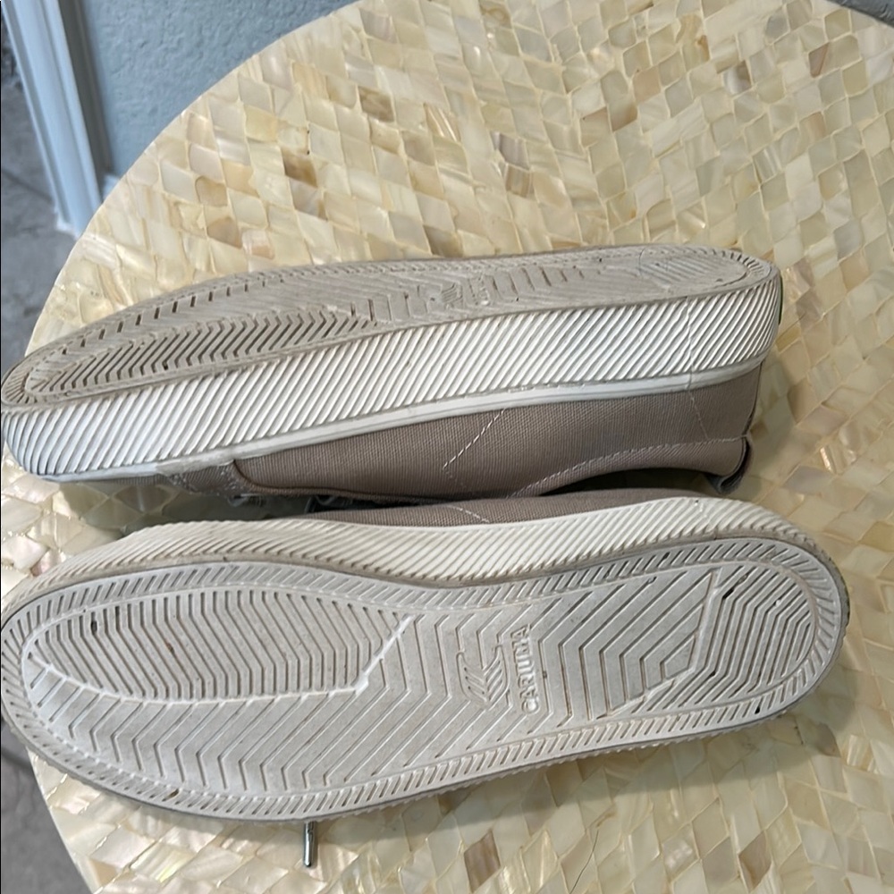 Cariuma Gray Sneakers Casual Low-Top Style - Picture 6 of 10